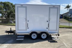 tradei-trailer-king-mobile-restroom-trailer-maxi-dual-2