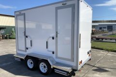 tradei-trailer-king-mobile-restroom-trailer-maxi-dual-5